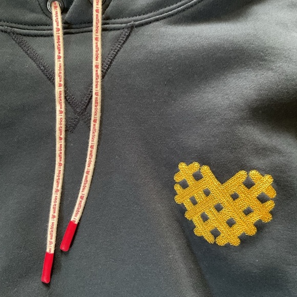 Chick-Fil-A I Heart Waffle Fries Hoodie Sweatshirt size large - Picture 4 of 6